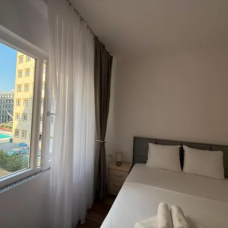 Pineamare Golem, Durres Голем